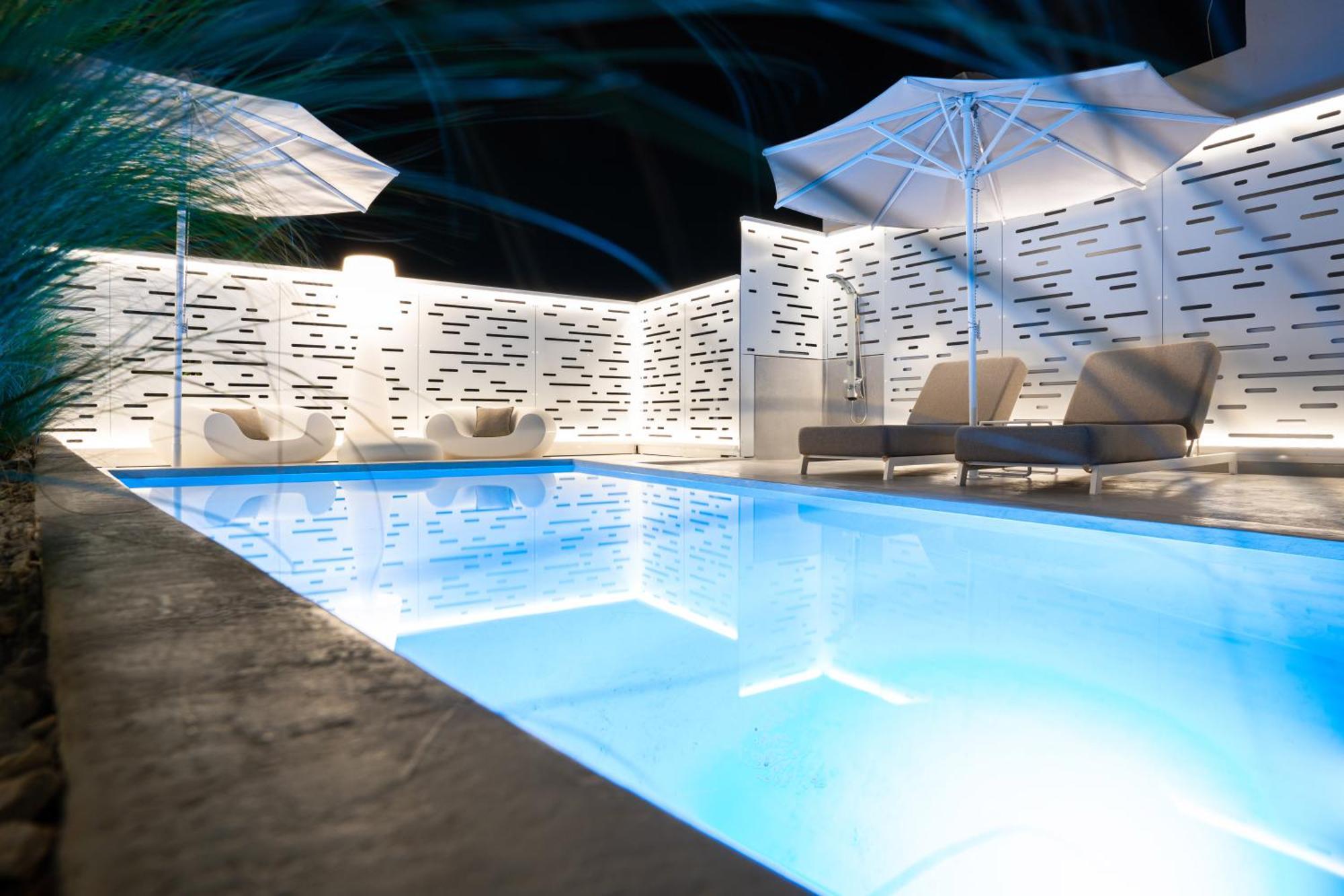 Ma Maison No5 Penthouse Loft, Private Heated Pool, Acropolis View, Ultra High Speed Internet 300 Mbps, Short Walk To Acropolis, Parking Upon Request, 1' From Metro เอเธนส์ ภายนอก รูปภาพ